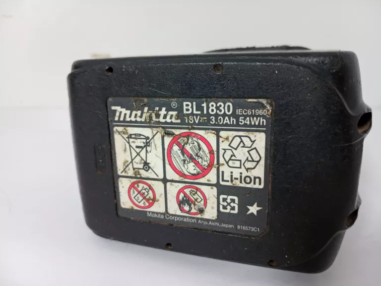 LATARKA MAKITA Z AKUMULATOREM DML801