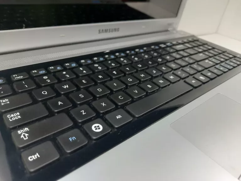 LAPTOP SAMSUNG RV515 AMD E-450 1.65GHZ 4GB 500HDD