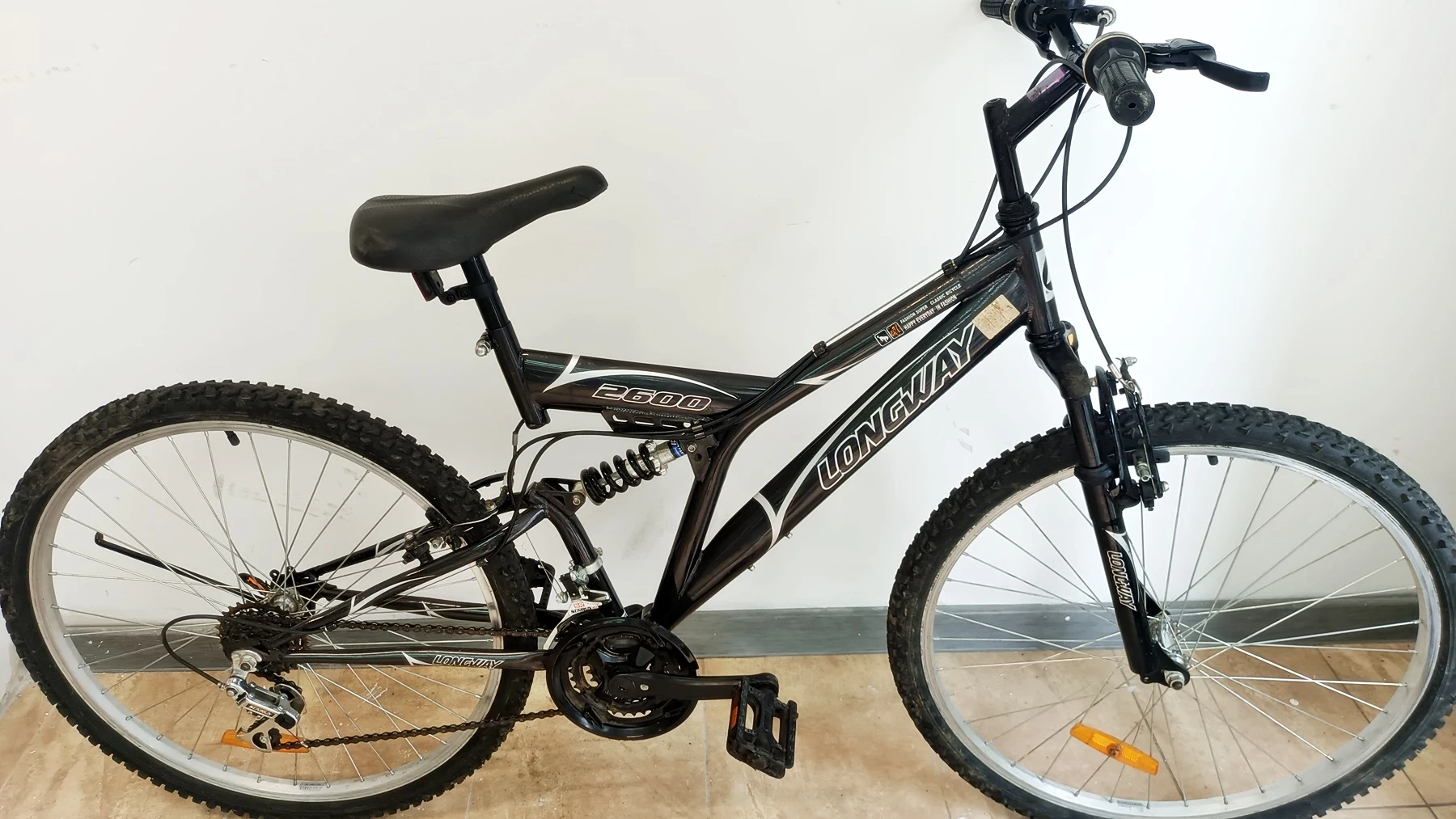 rower-longway-2600-kod-producenta-29-energy-700-czarno-szary-mat-17