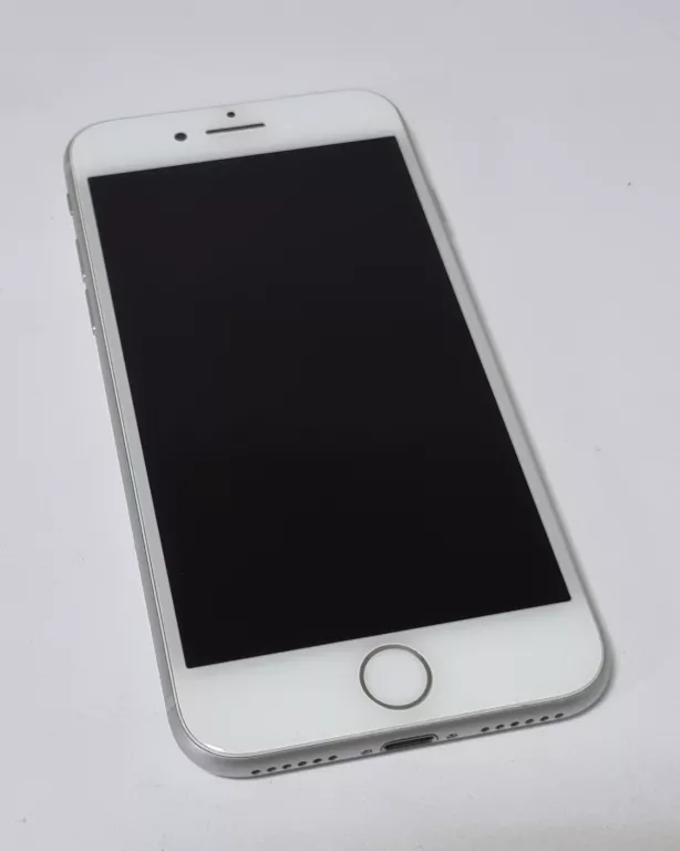APPLE IPHONE 8 64GB SILVER 84%