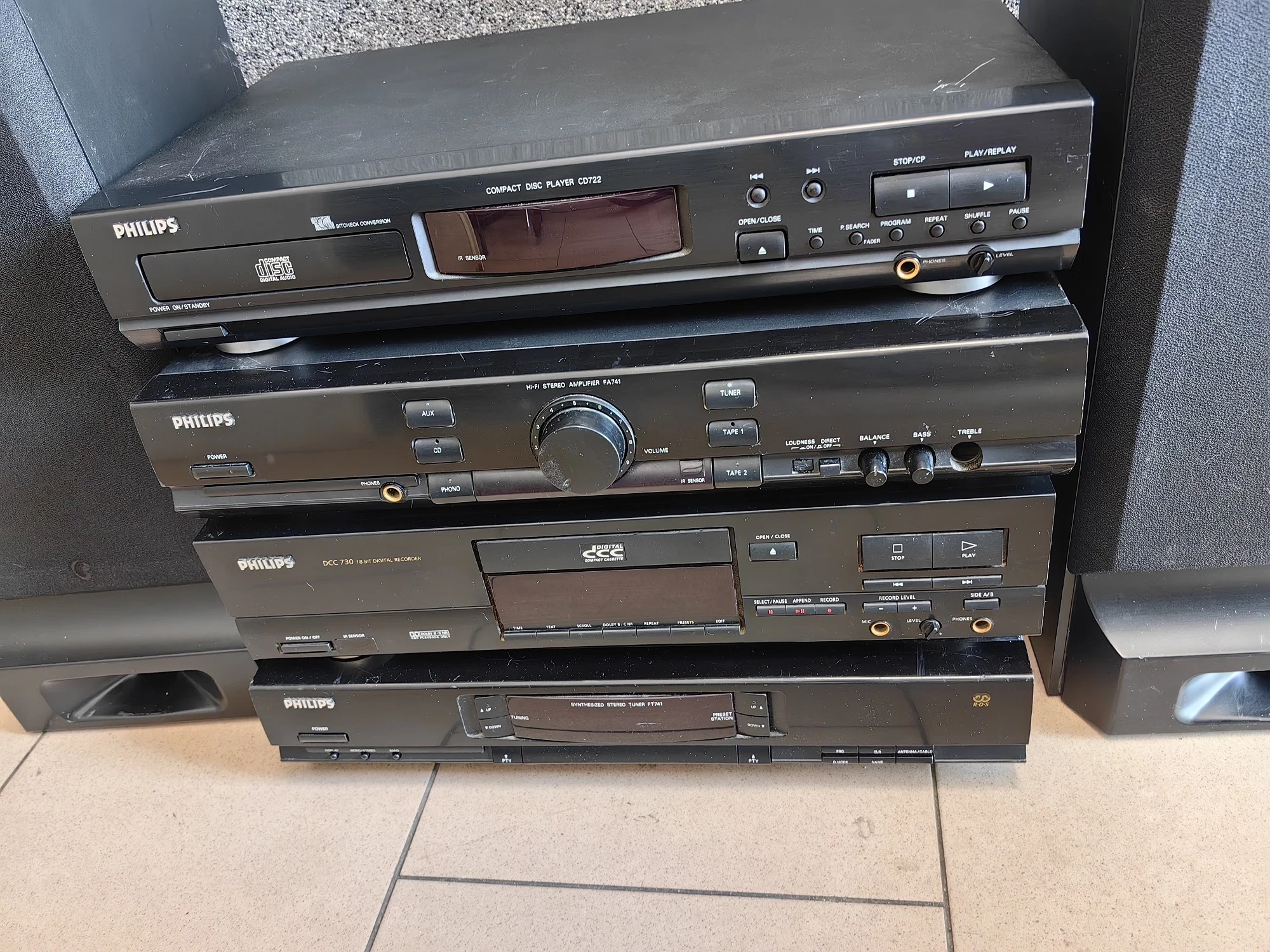 wieza-philips-skladak-lata-90-stan-uzywany