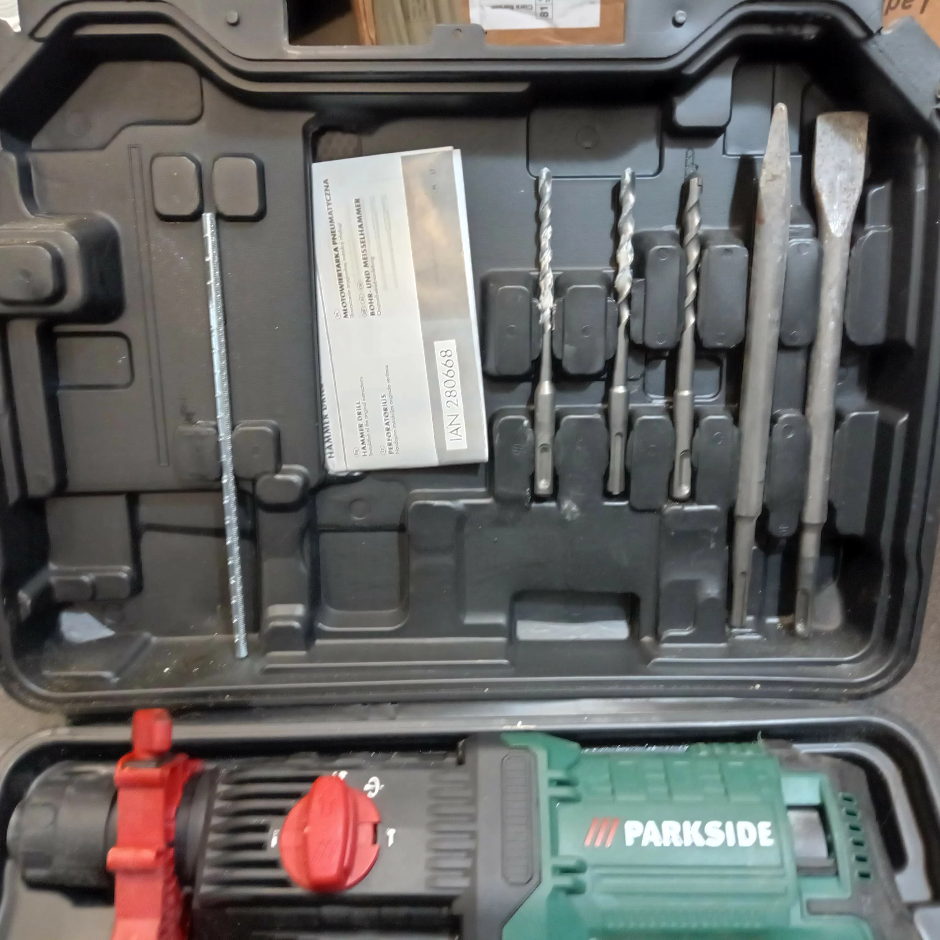 mlotowiertarka-parkside-pbh-1050-energia-udaru-3