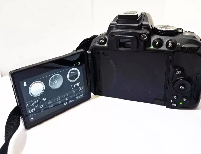 APARAT NIKON D5300 Z TORBĄ I STATYWEM!