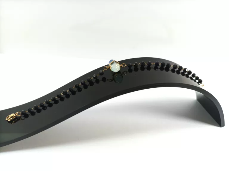 bransoletka-stal-pozlacana-czarne-koraliki-rodzaj-klasyczne