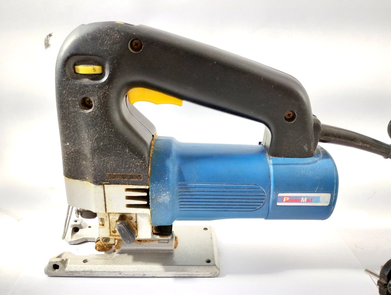 powermat-950-w-wyrzynarka-mocowanie-brzeszczotu-chwyt-typu-t