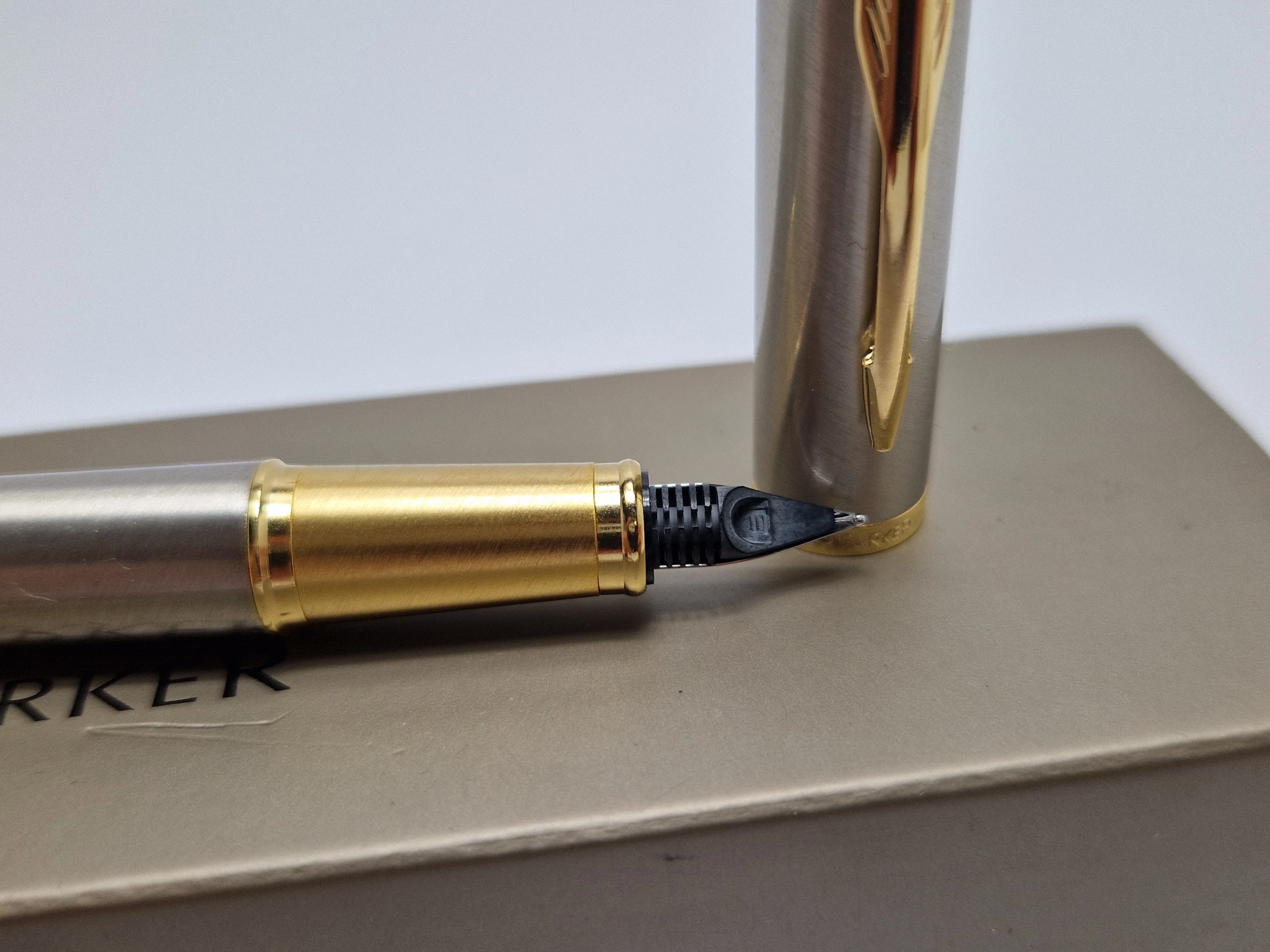 pioro-wieczne-parker-iiy-f-srebrno-zlote-product-id-998a7917-18fc-45ce-abf9-a8c5e2003bca