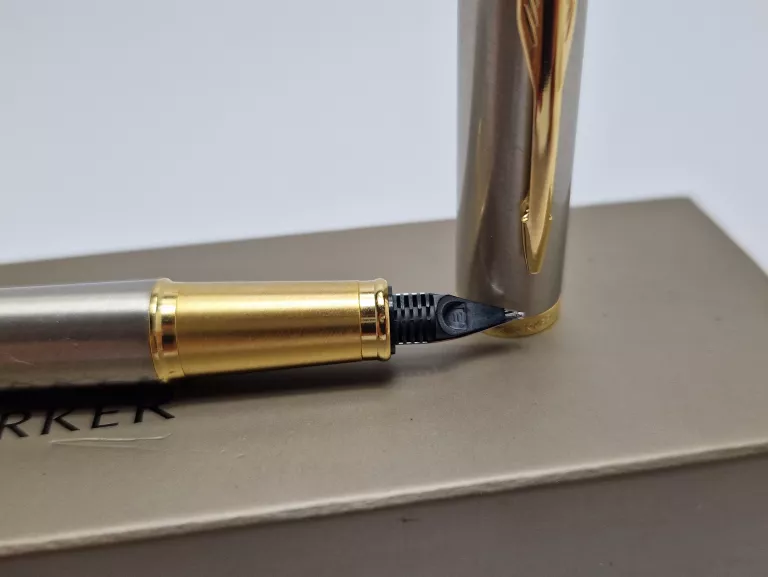 pioro-wieczne-parker-iiy-f-srebrno-zlote-product-id-998a7917-18fc-45ce-abf9-a8c5e2003bca