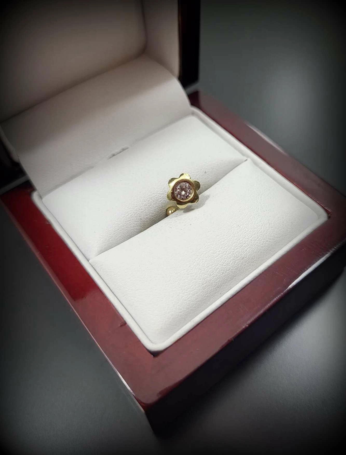 zloty-kolczyk-do-chrzastki-ucha-kwiatek-585-027-tuwima-4-slupsk