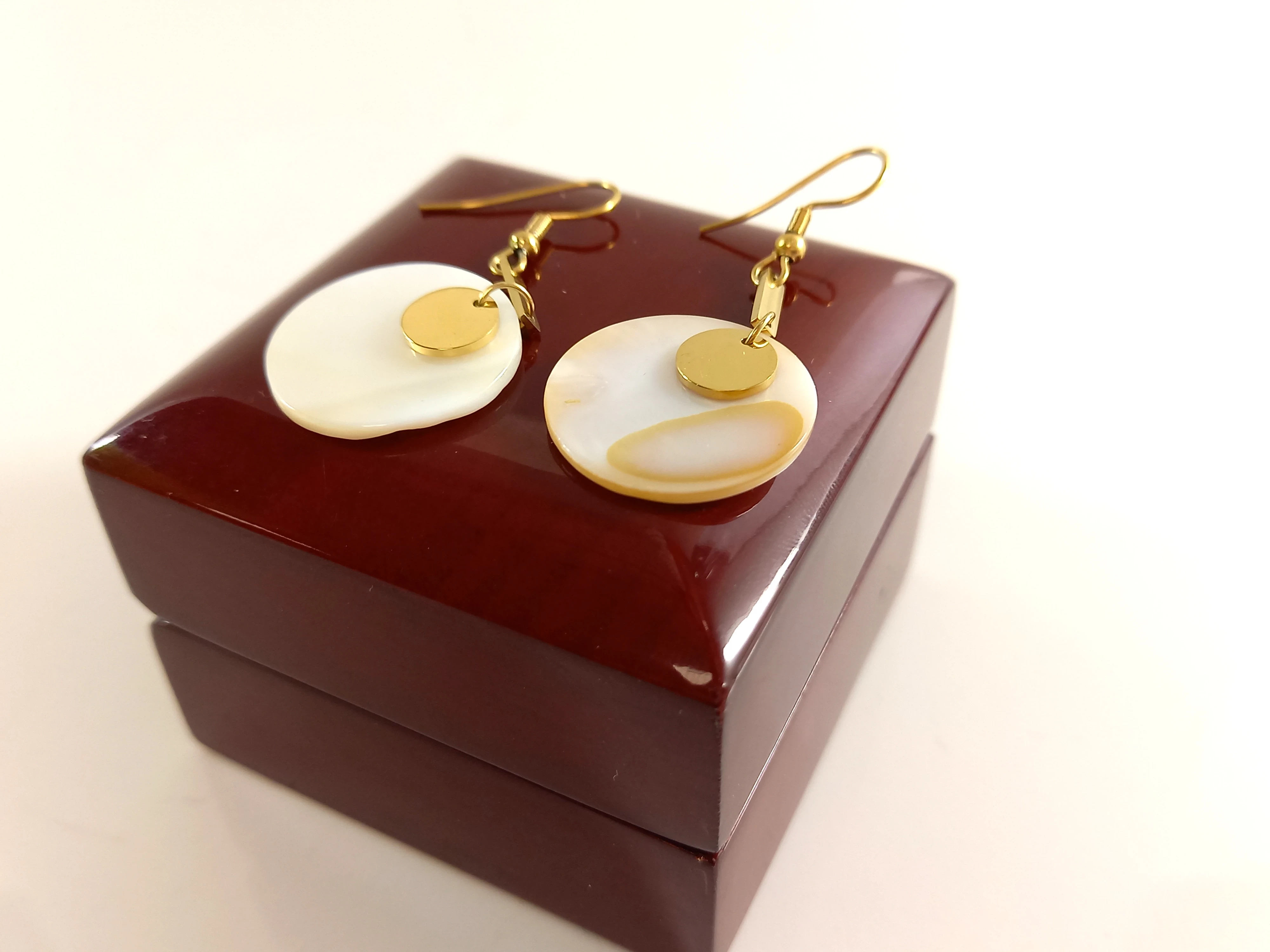 kolczyki-stal-pozlacana-okragla-muszelka-coins-glowna-62-poznan-ska-x