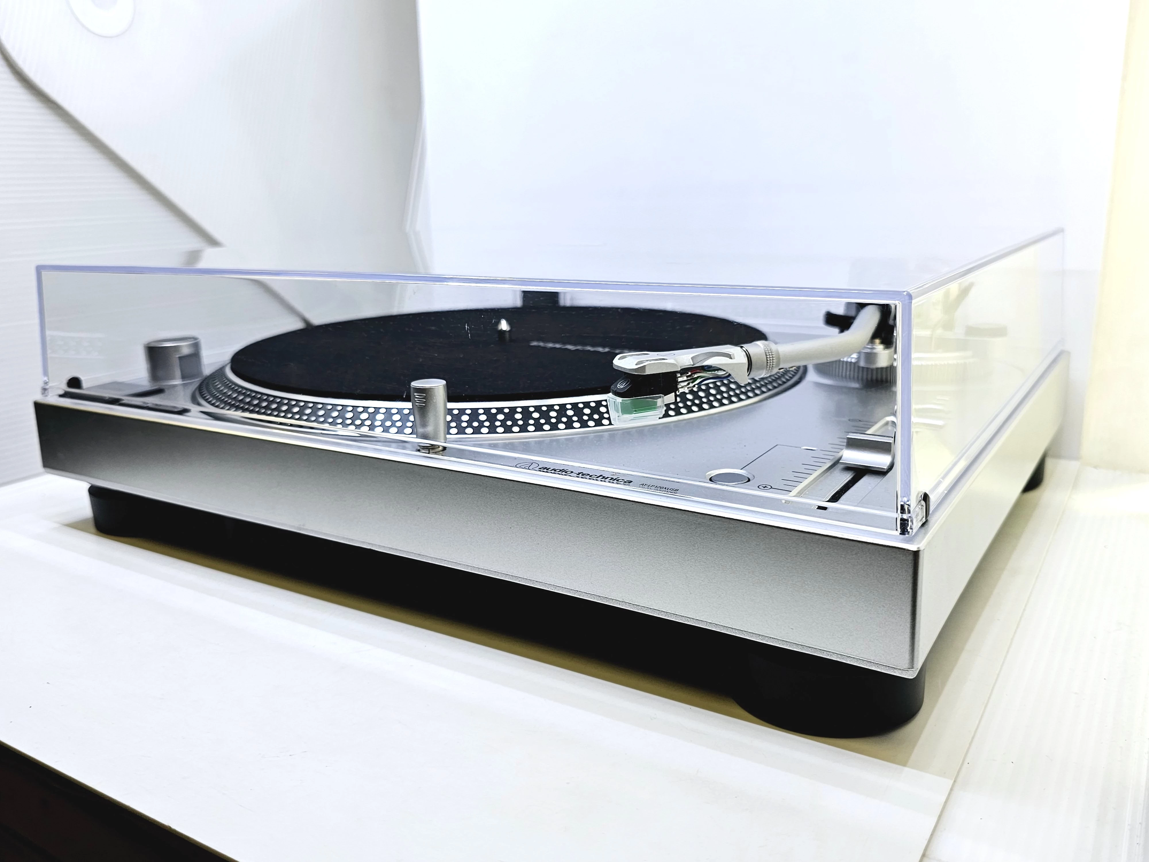gramofon-audio-technica-at-lp120x-usb-naped-bezposredni