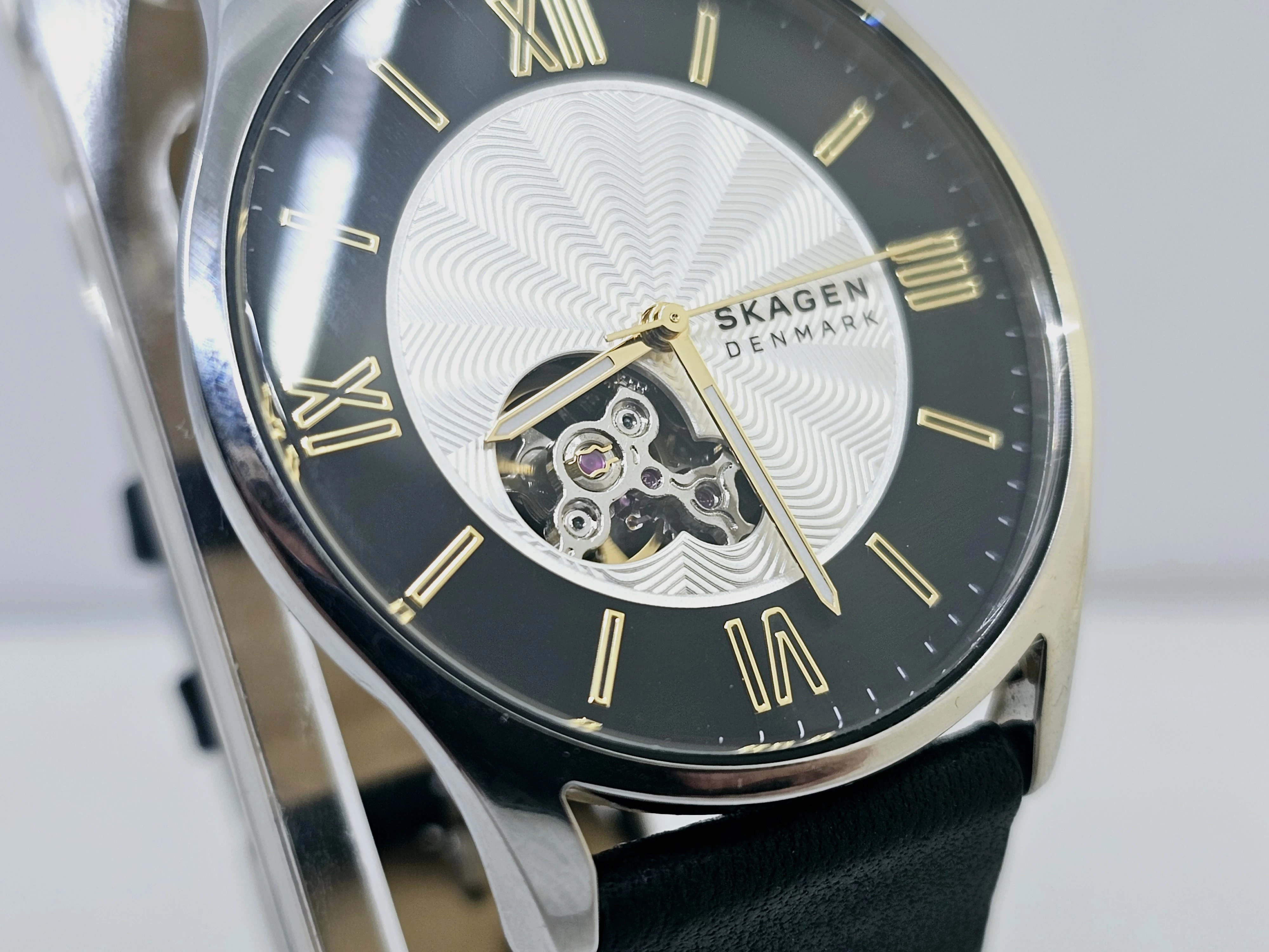 zegarek-genuine-leather-skw6710-funkcje-datownik