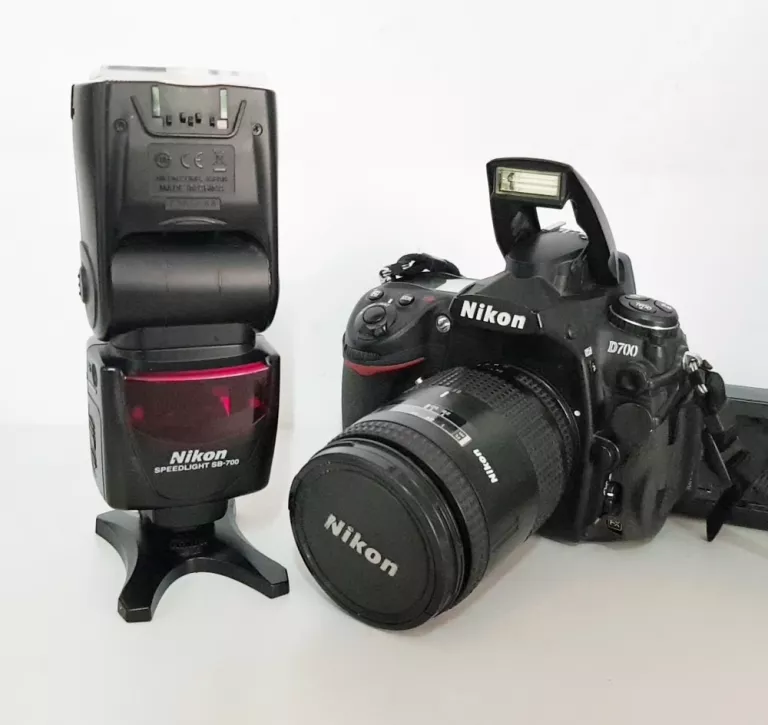 APARAT NIKON D700 + KARTA 8GB+ LAMPA