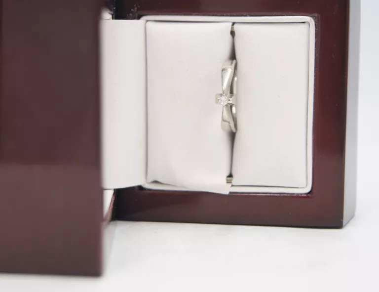 ZŁOTY PIERŚCIONEK Z BRYLANTEM 585 14K 2,67G 0,035CT R8