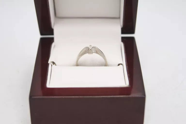ZŁOTY PIERŚCIONEK Z BRYLANTEM 585 14K 2,67G 0,035CT R8