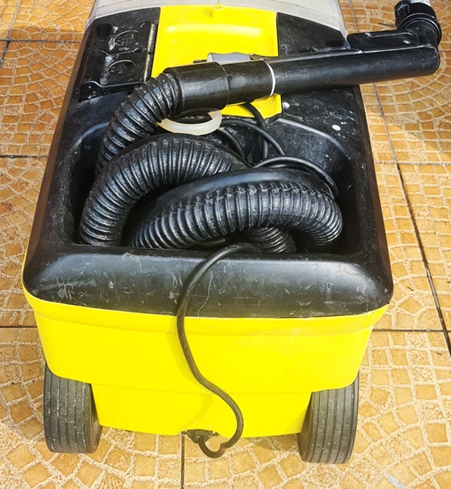 odkurzacz-pioracy-karcher-puzzi-100-pojemnosc-zbiornika-na-brudna-wode-9