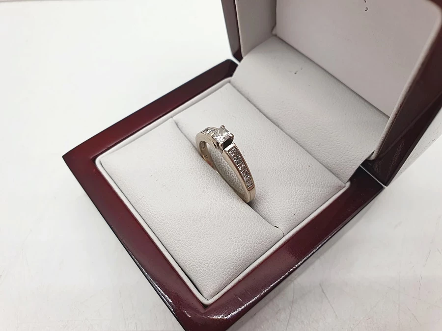 zareczynowy-zloty-pierscionek-brylanty-p585-r14-rodzaj-2205-2