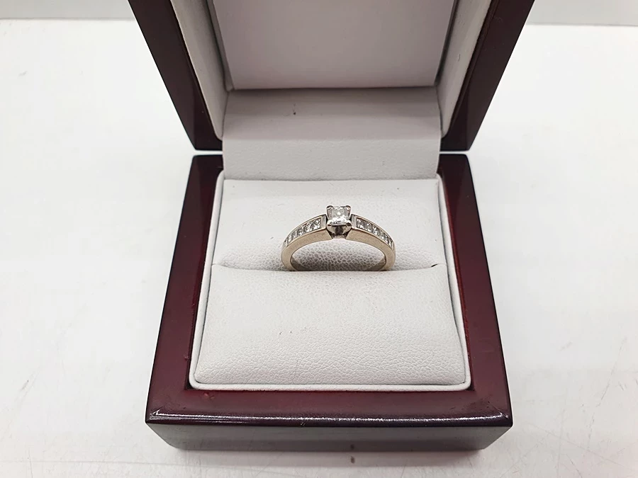 zareczynowy-zloty-pierscionek-brylanty-p585-r14-stan-11323-2