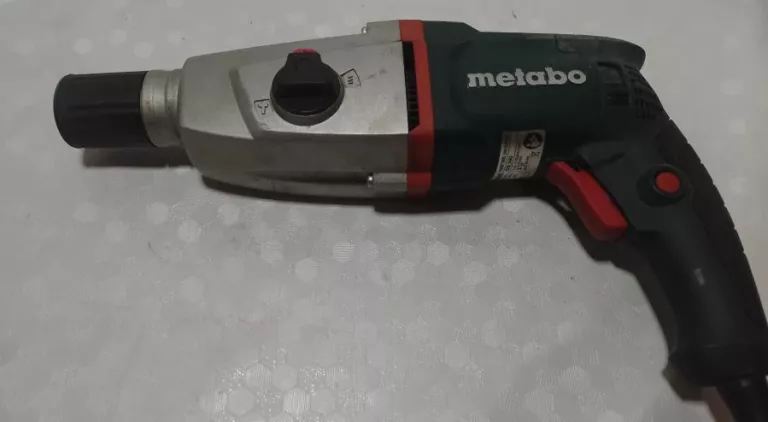 MŁOTOWIERTARKA METABO KHE 2443/WALIZKA