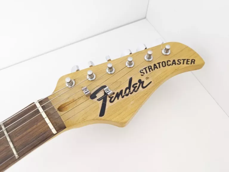 GITARA ELEKTRYCZNA FENDER STRATOCASTER