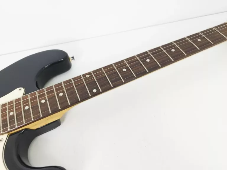 GITARA ELEKTRYCZNA FENDER STRATOCASTER