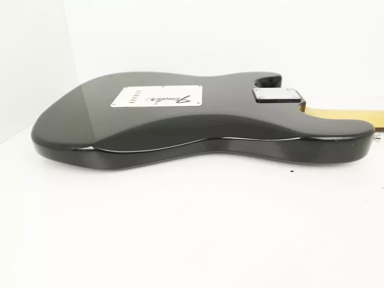 GITARA ELEKTRYCZNA FENDER STRATOCASTER