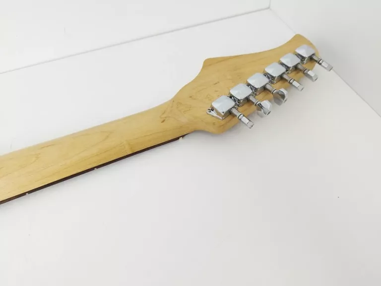 GITARA ELEKTRYCZNA FENDER STRATOCASTER