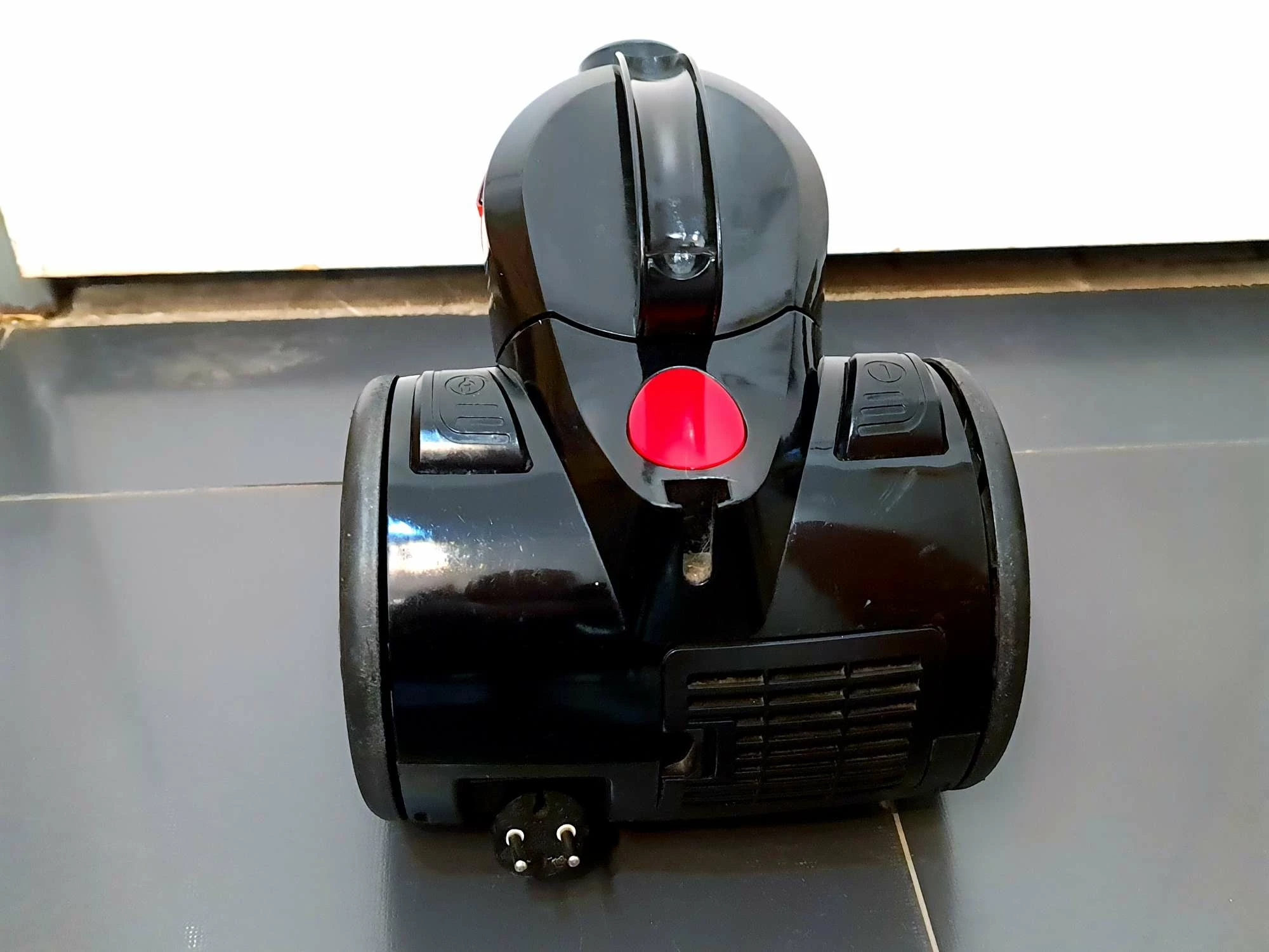 odkurzacz-bezworkowy-botti-moc-700