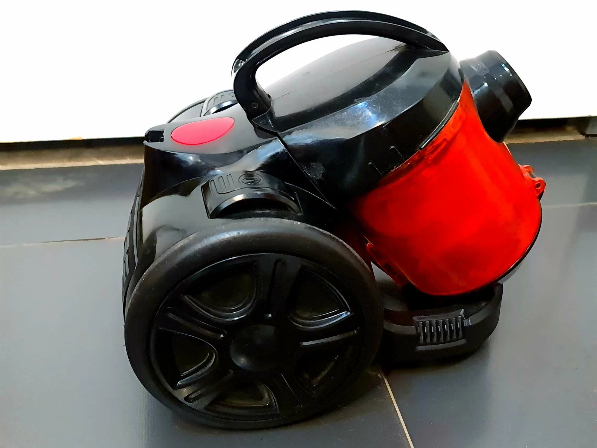 odkurzacz-bezworkowy-botti-rodzaj-odkurzacza-bezworkowy