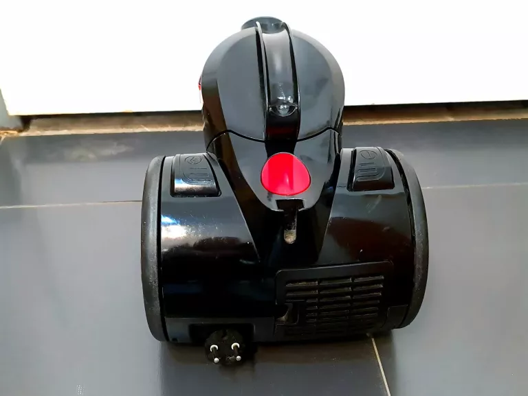 odkurzacz-bezworkowy-botti-moc-700