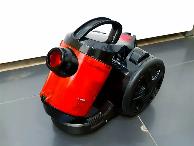 odkurzacz-bezworkowy-botti-kolor-dominujacy-czerwony