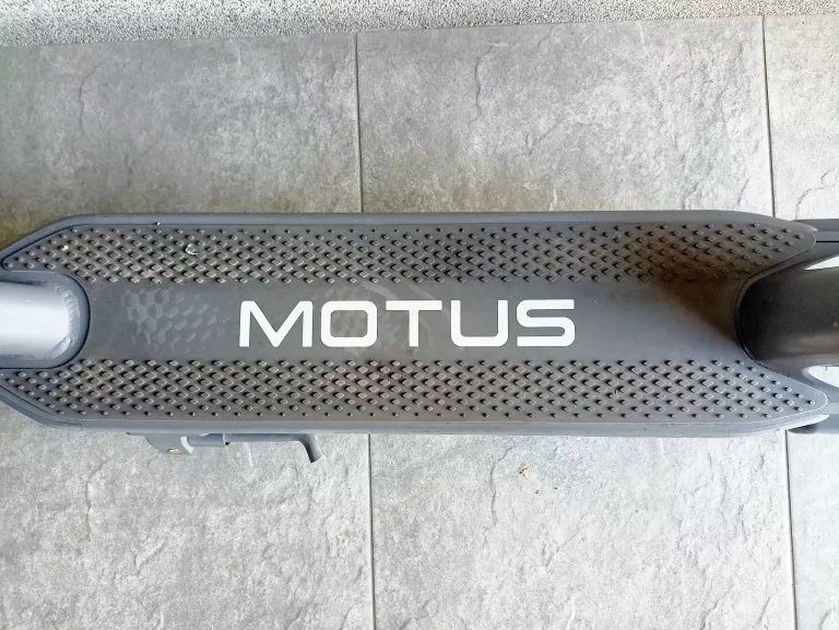 HULAJNOGA MOTUS SCOOTY 10 2022 + ŁADOWARKA