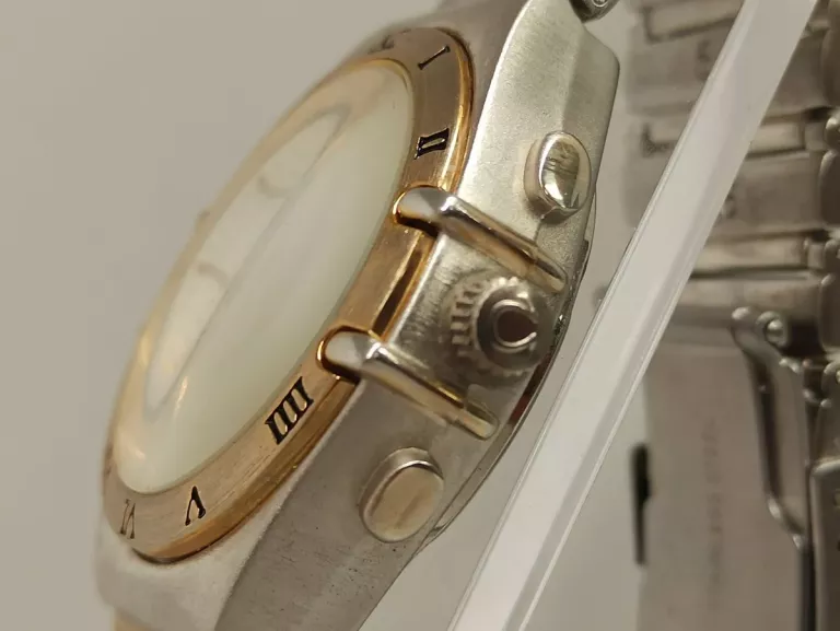 zegarek-omega-constellation-55635190-mechanizm-kwarcowy