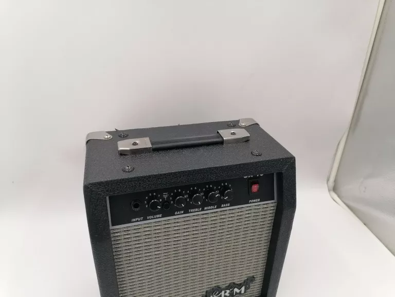 WZMACNIACZ DO GITARY JEREMI GA-10 PUDEŁKO