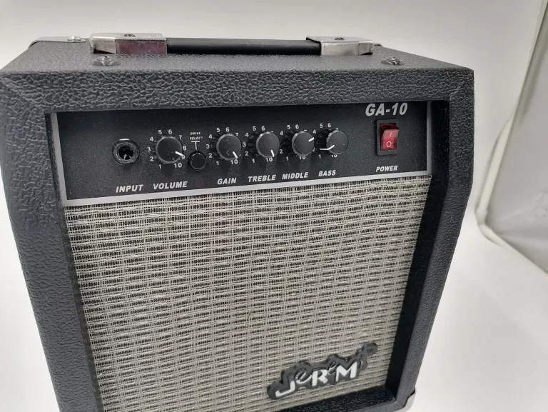 WZMACNIACZ DO GITARY JEREMI GA-10 PUDEŁKO