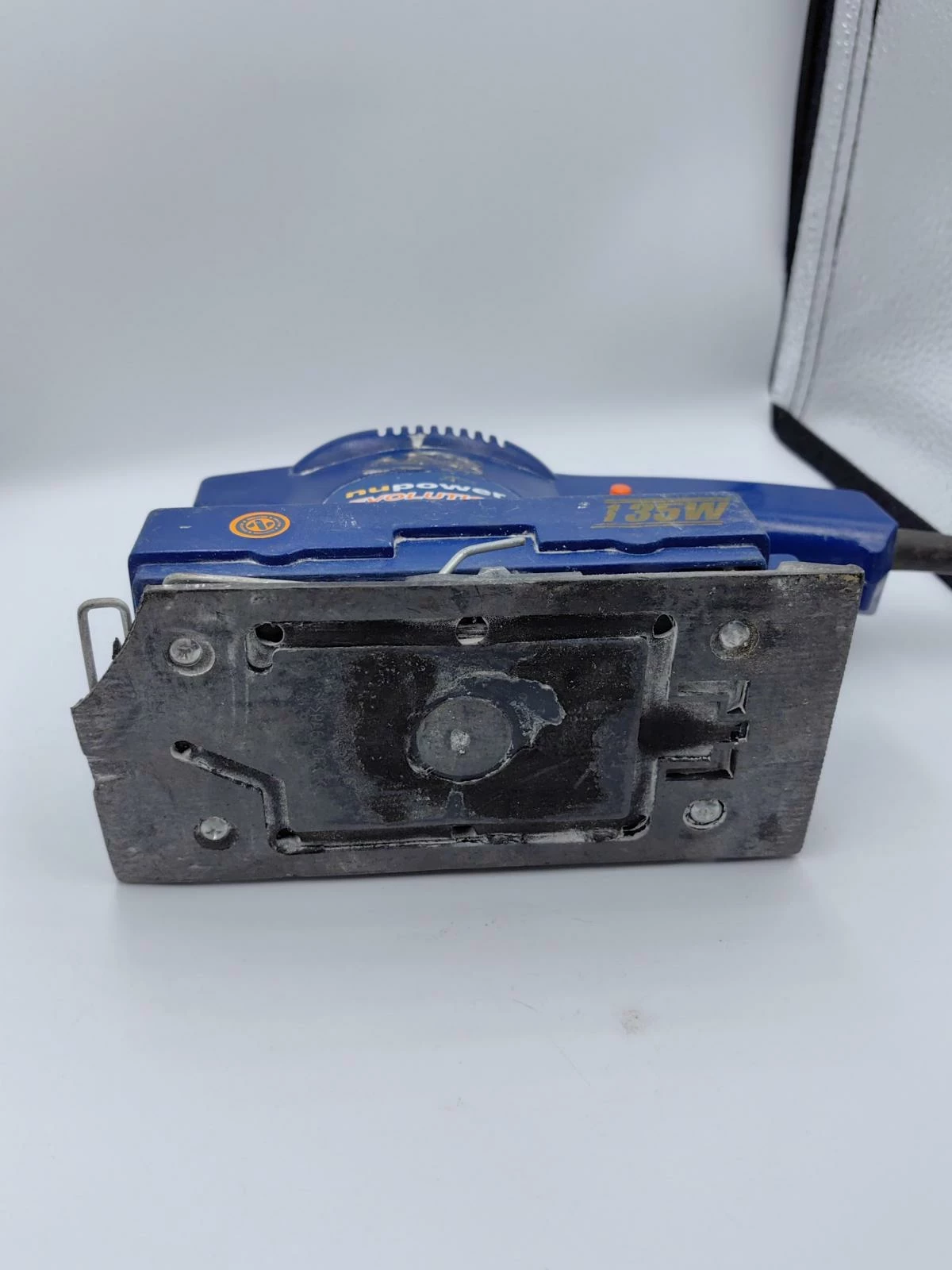 szlifierka-oscylacyjna-nupower-npe135-opis-rodzaj-zasilania-sieciowe