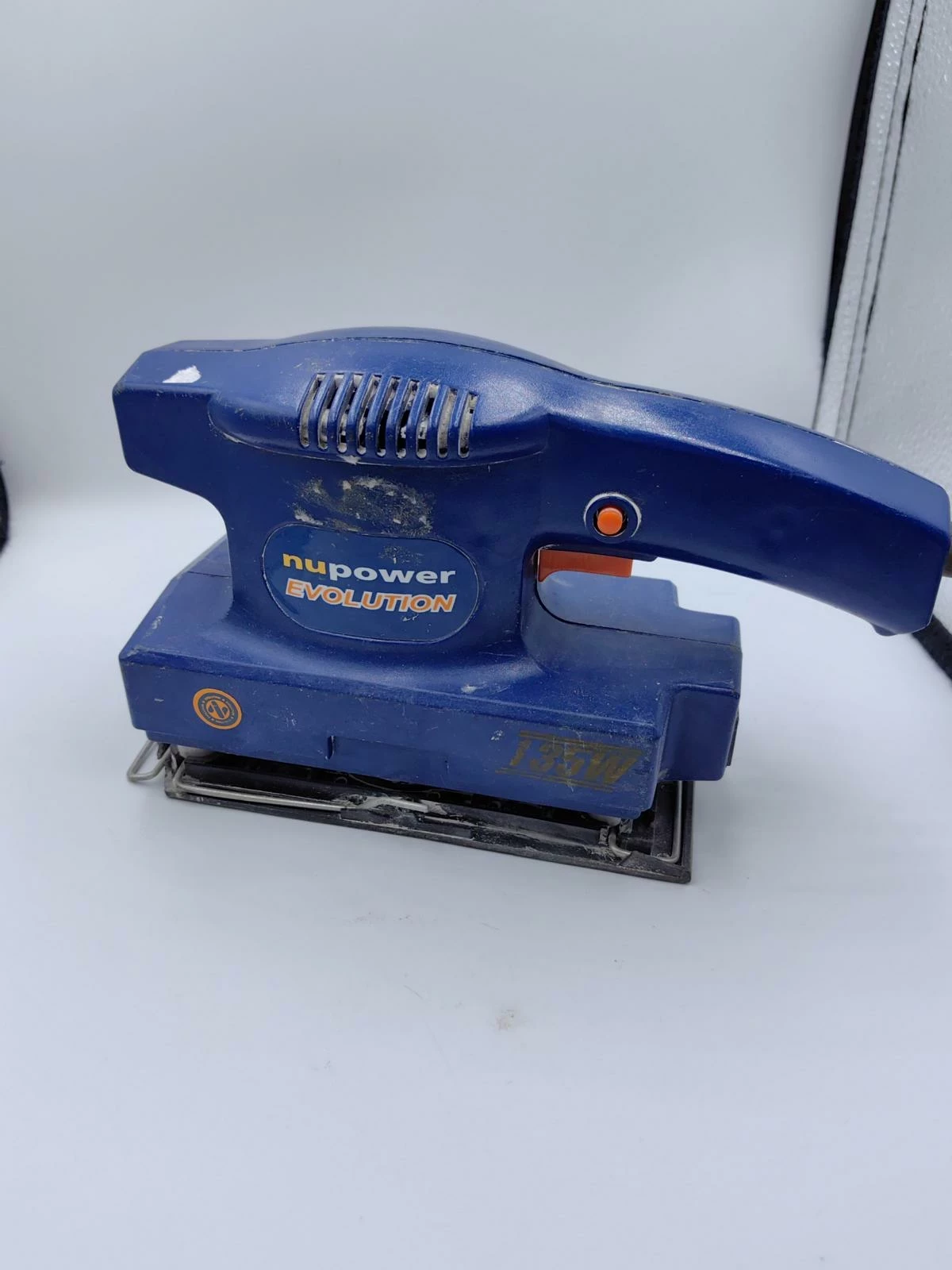 szlifierka-oscylacyjna-nupower-npe135-opis-piekarska-46-bytom-sc