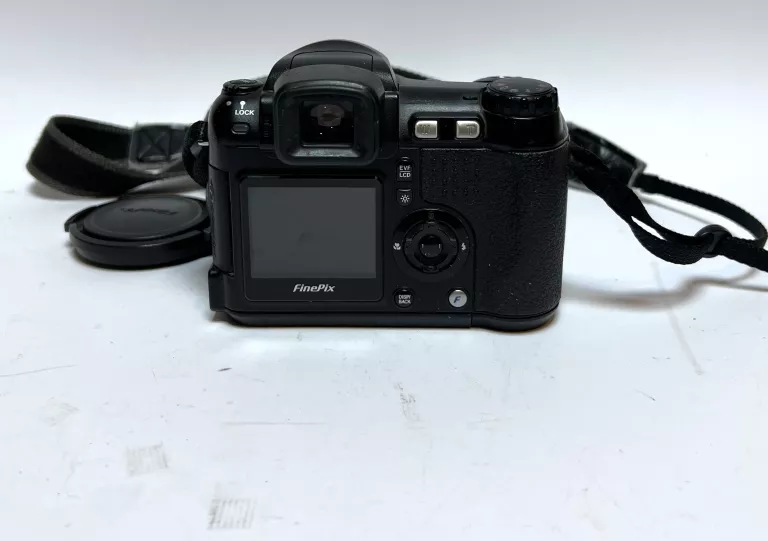 APARAT FUJIFILM FINEPIX S5600 - ZESTAW