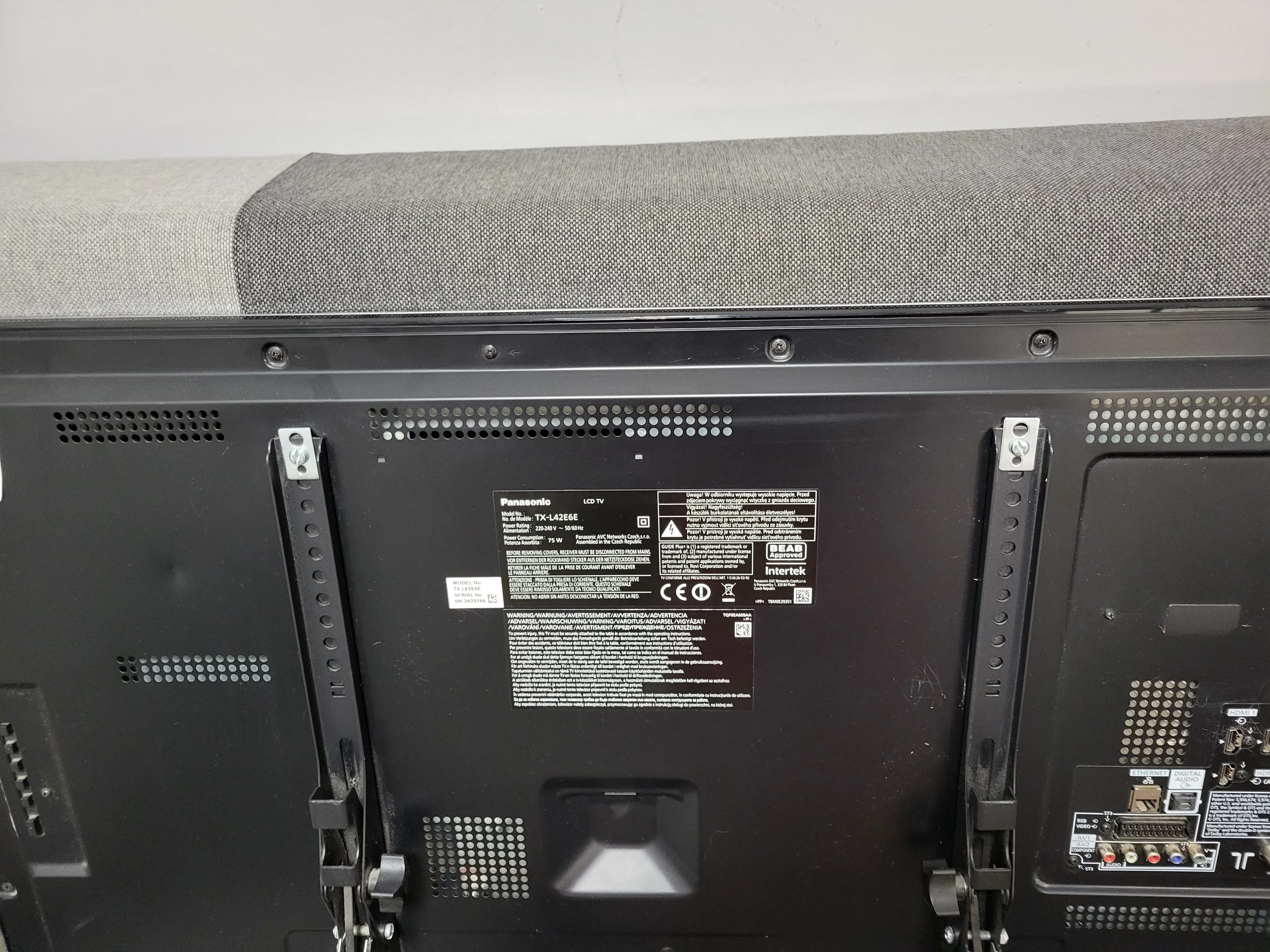 telewizor-panasonic-tx-l42e6e-z-pilotem-bez-nozek-marka-panasonic