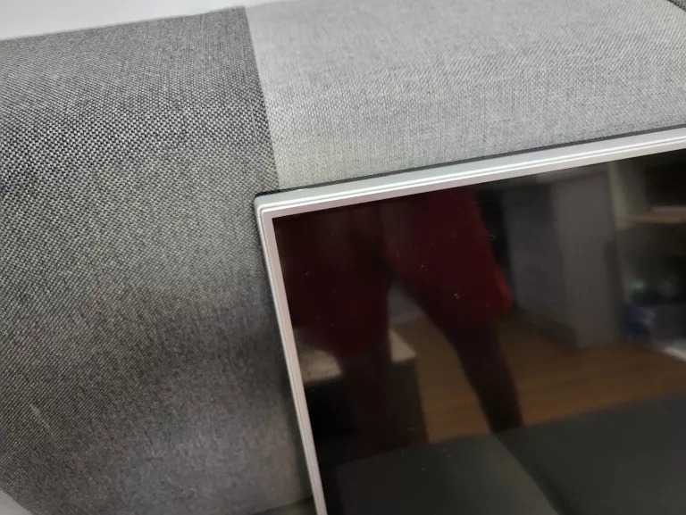 telewizor-panasonic-tx-l42e6e-z-pilotem-bez-nozek-marka-panasonic