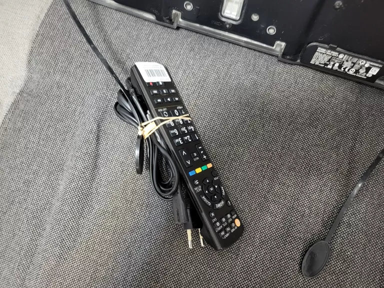 TELEWIZOR PANASONIC TX-L42E6E Z PILOTEM BEZ NÓŻEK