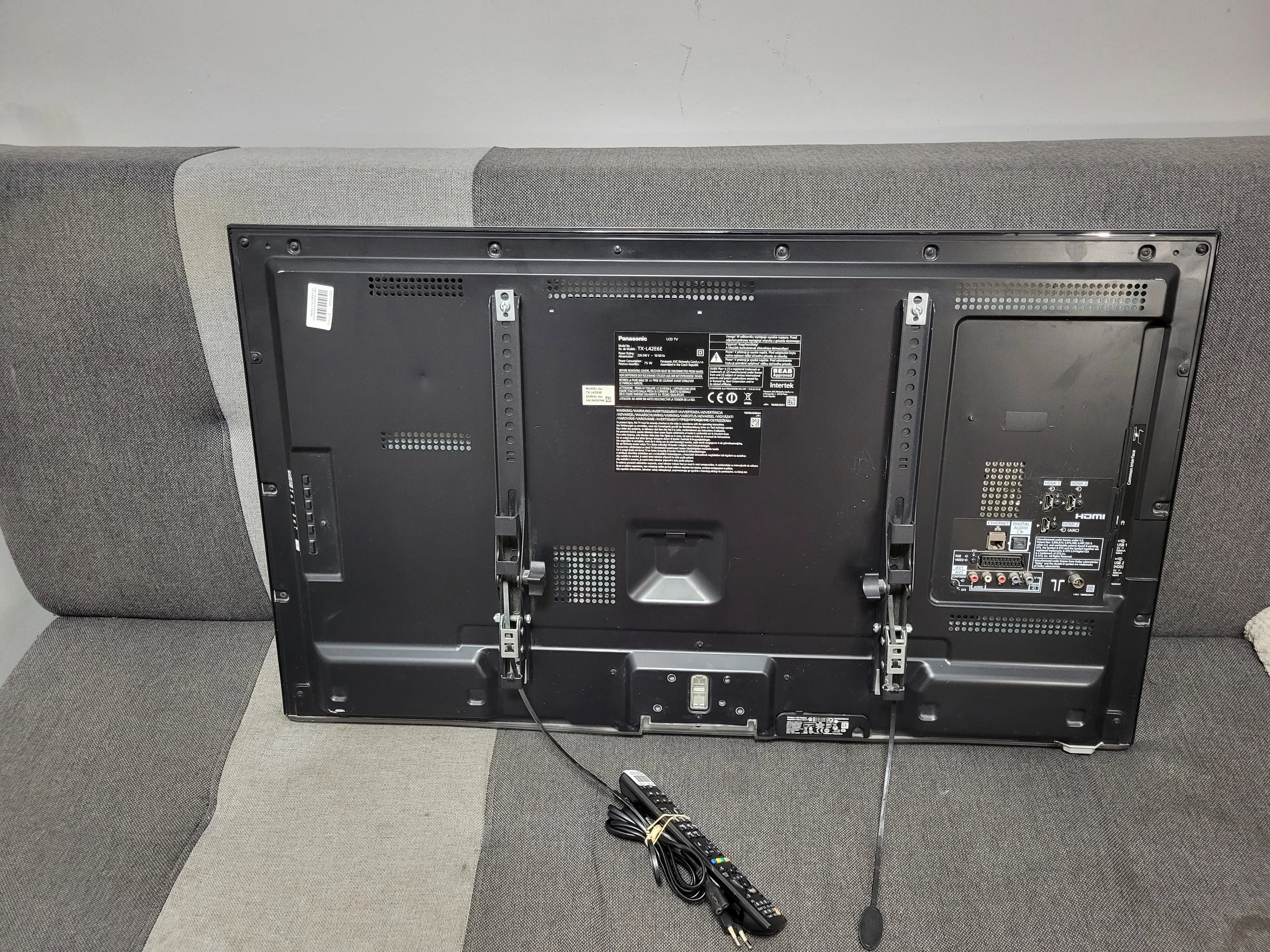 telewizor-panasonic-tx-l42e6e-z-pilotem-bez-nozek-przekatna-ekranu-cale-42