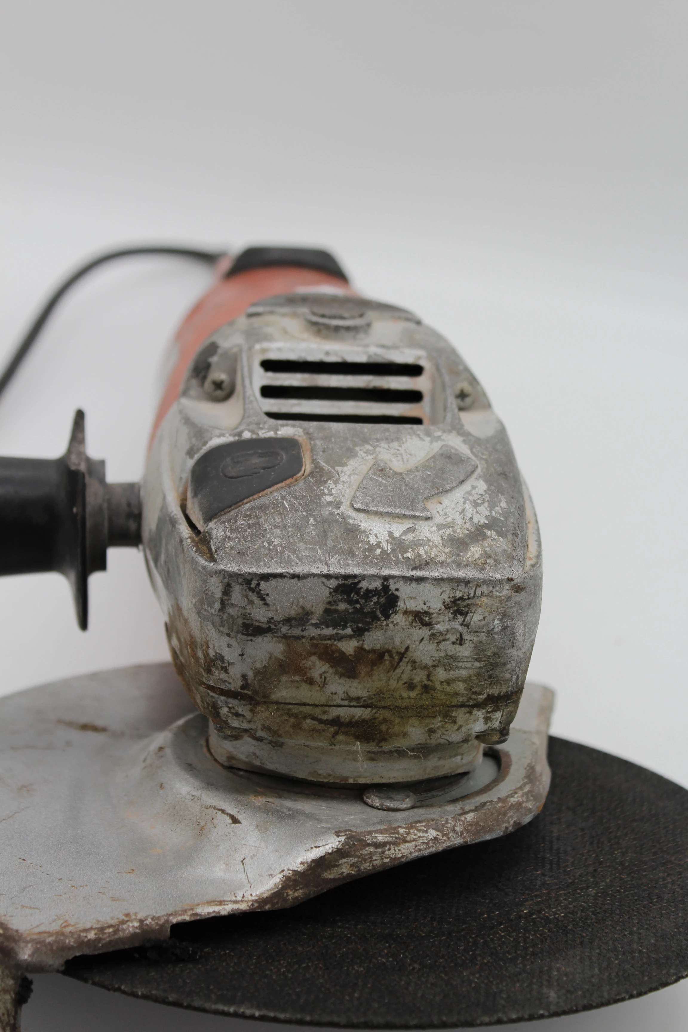 szlifierka-katowa-black-decker-kg2000-kod-producenta-kg2000