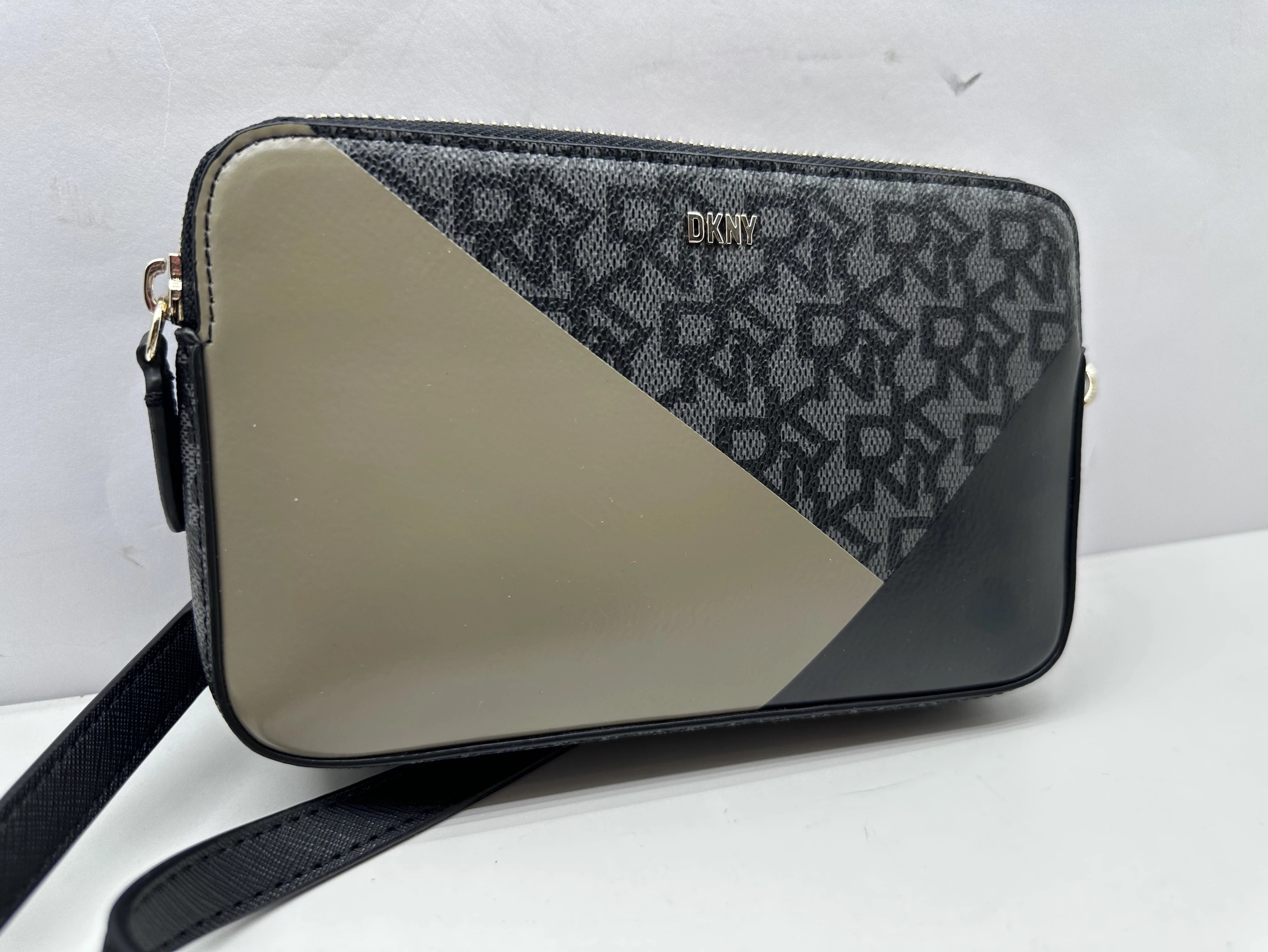 dkny-02509-mala-torebka-na-pasku-plac-kosciuszki-20-wroclaw