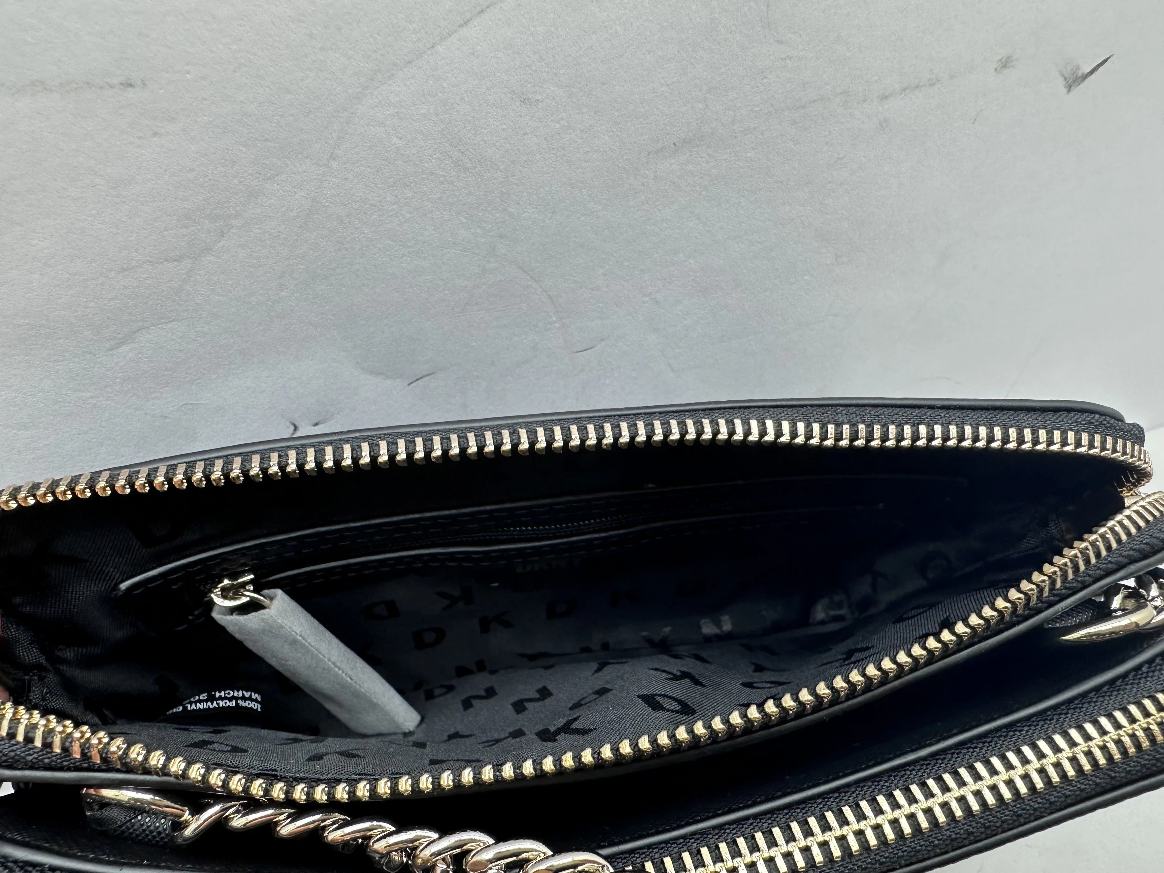 dkny-02509-mala-torebka-na-pasku-material-dominujacy-skora-ekologiczna