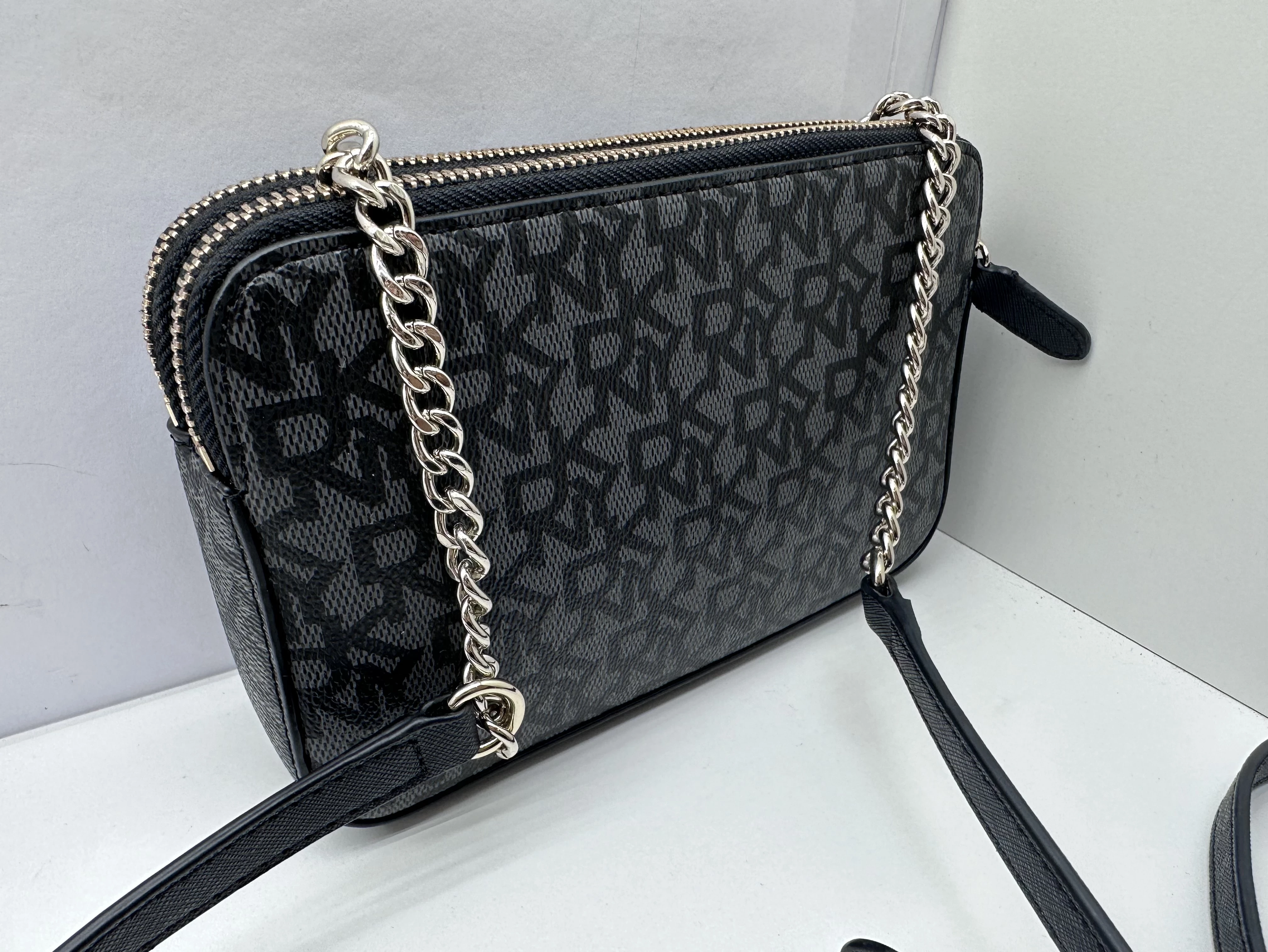 dkny-02509-mala-torebka-na-pasku-marka-dkny