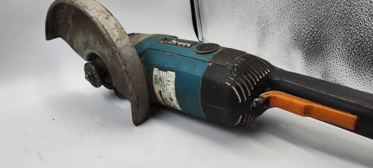 SZLIFIERKA KĄTOWA MAKITA 9069