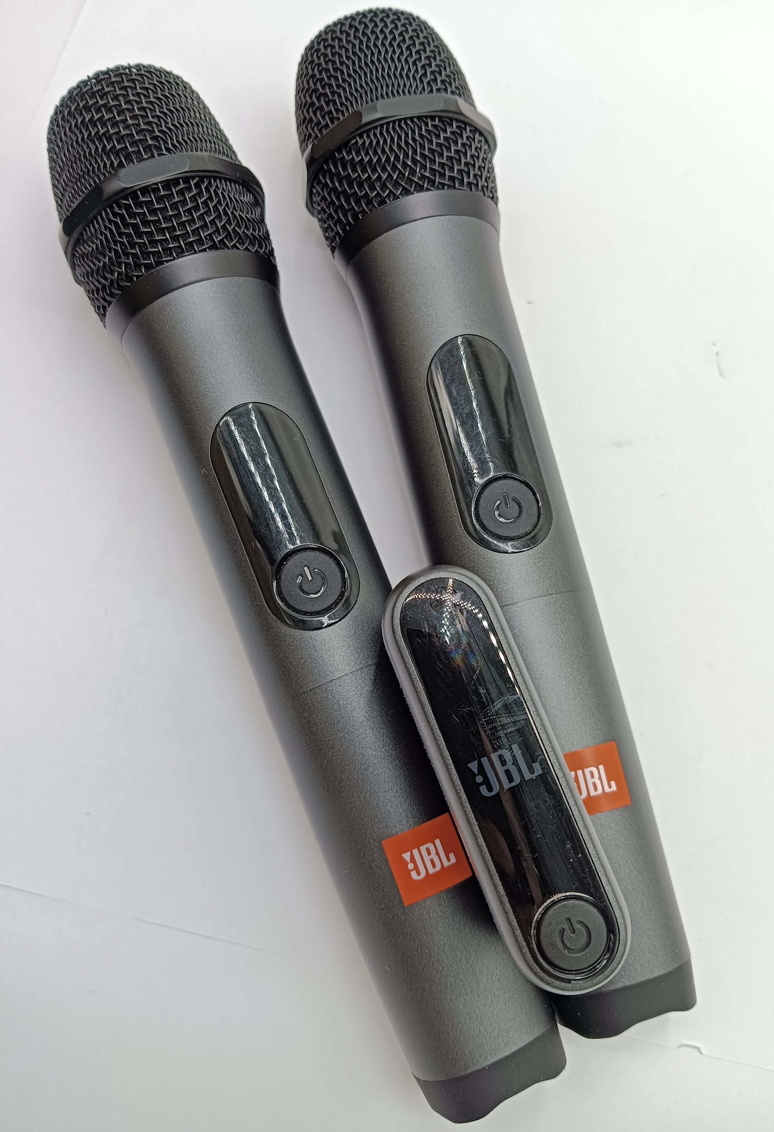 jbl-microphone-wireless-typ-mikrofonu-do-reki