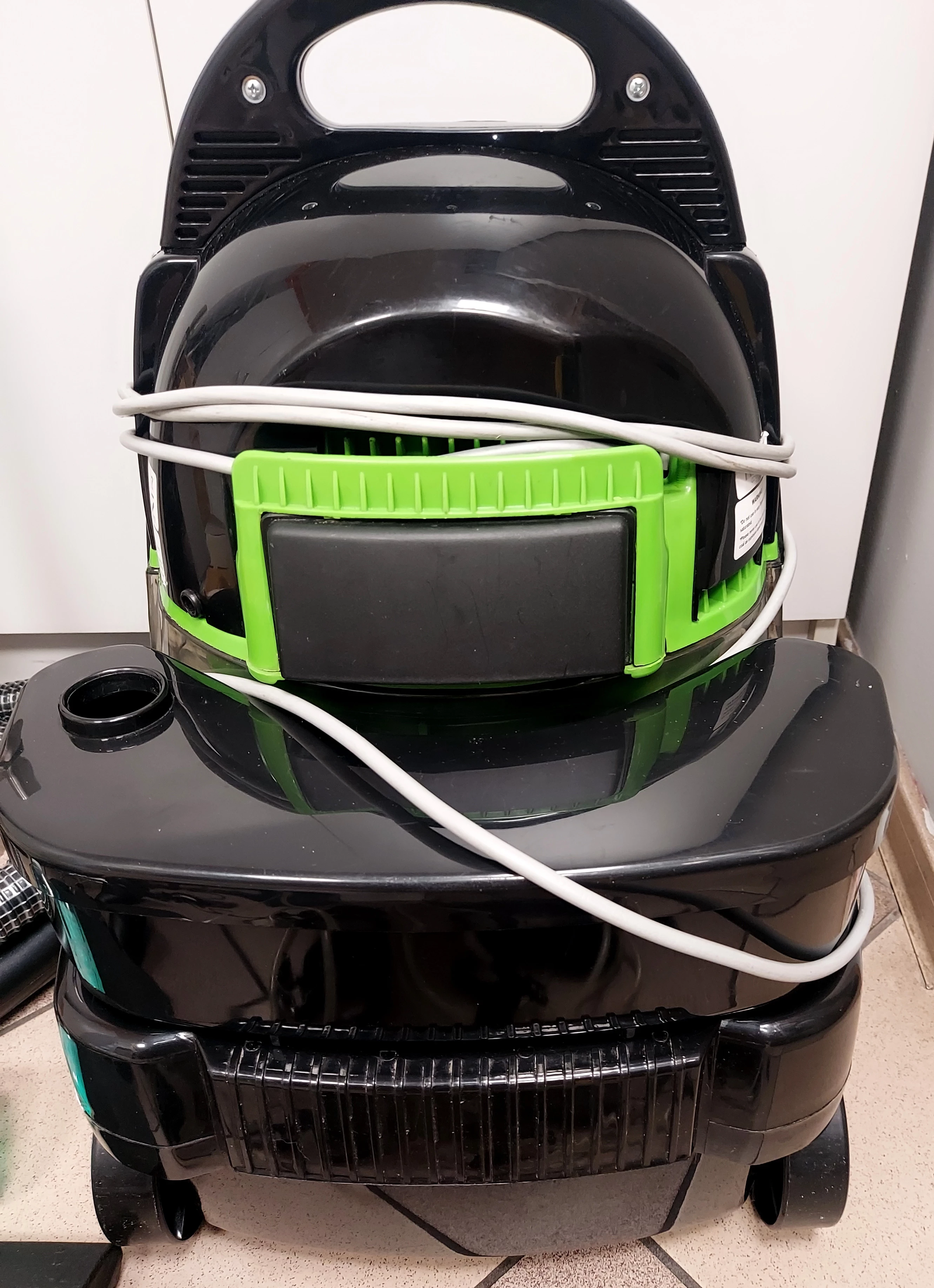 odkurzacz-pioracy-comfortclean-cc-10003-2400w-ean-gtin-4039784346598