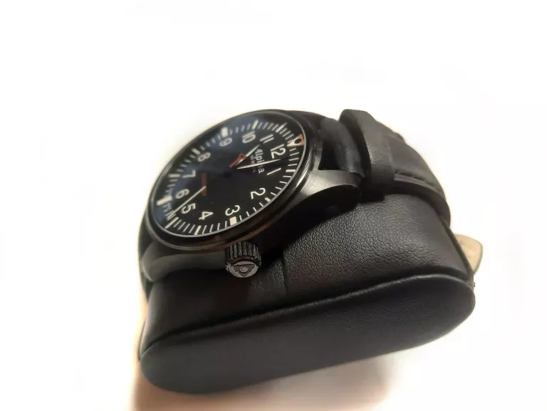 zegarek-alpina-startime-al-235b4fbs6-z-akcesoriami-ksztalt-koperty-okragla