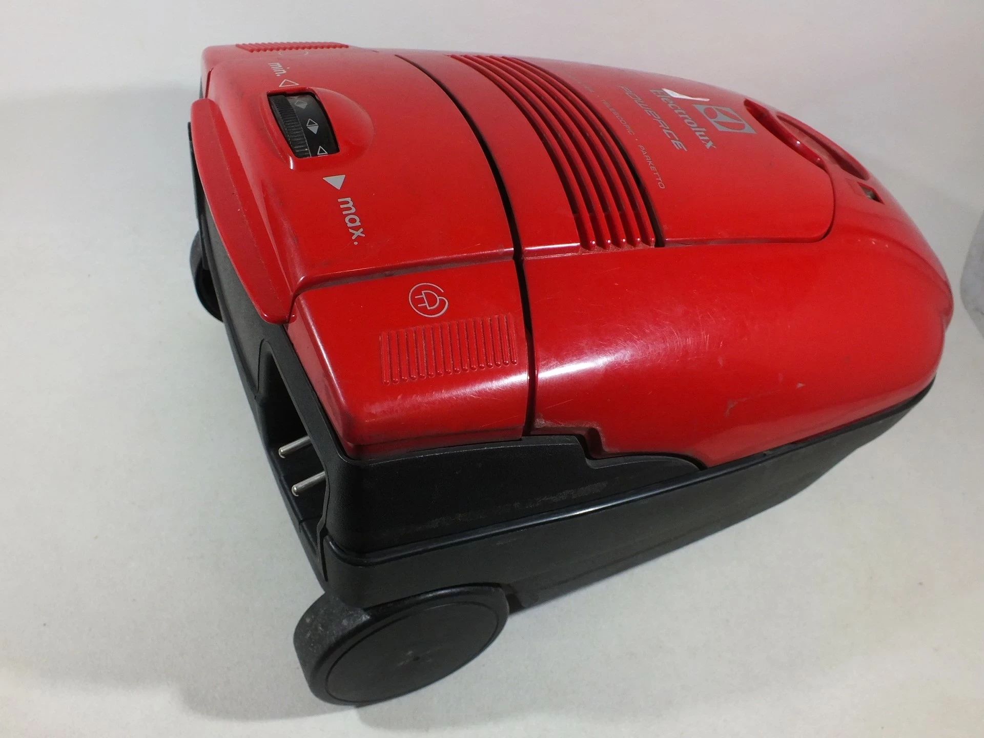 odkurzacz-elextrolux-powerce-pud-moc-2400